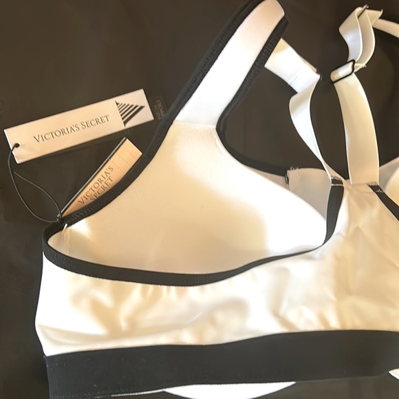 - Victoria’s Secret Sports Bra NEW! - Picture 12 of 13